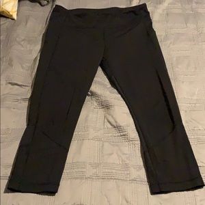Lululemon pace rival Capri black size 8